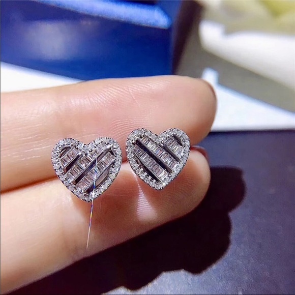 New Women’s 925 Silver Hearts Diamond Earrings - Picture 4 of 4